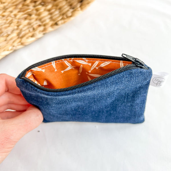 Porte - monnaie à zipper en jeans - projet retailles - Marie fil