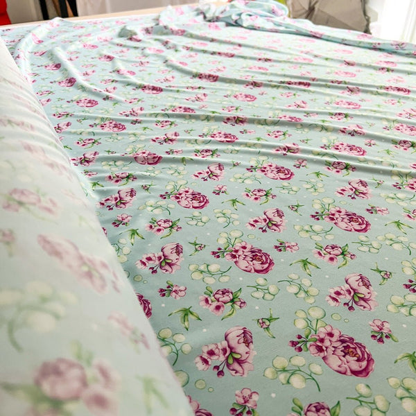 Tissu polyester de la collection Katrinn Pelletier motif Pivoines - Marie fil